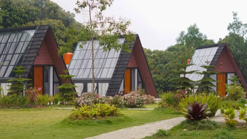A-frame cabins in gardens - free nature escapes near Auckland.A-frame cabins in gardens - free nature escapes near Auckland.