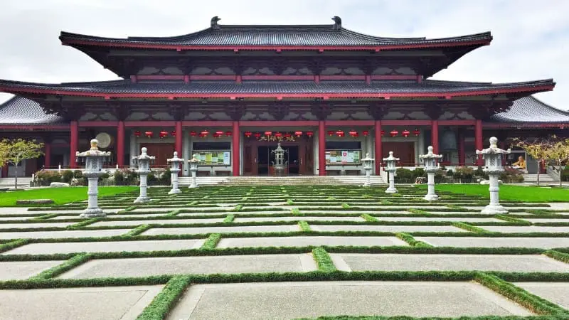 Big Buddhist temple in Auckland you can see for free