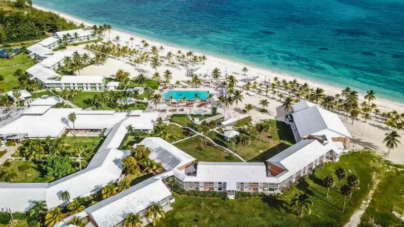 Viva Fortuna Beach by Wyndham offers all-inclusive family stays on Grand Bahama.