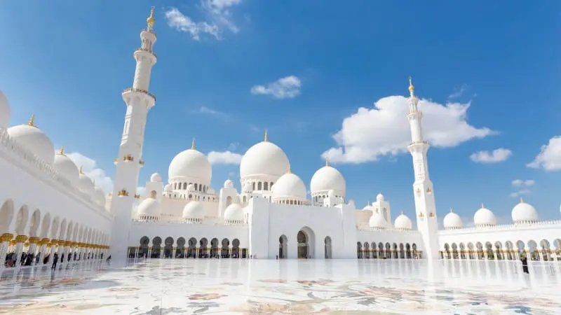 Sheikh Zayed Mosque in Ajman, a blend of traditional and modern architecture, is free to visit.
