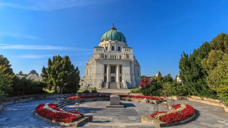 Central Cemetery Church, a majestic site for beginners to discover in Vienna.