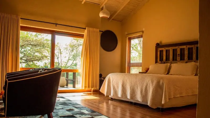 A comfortable hotel room with a beautiful view in El Calafate.