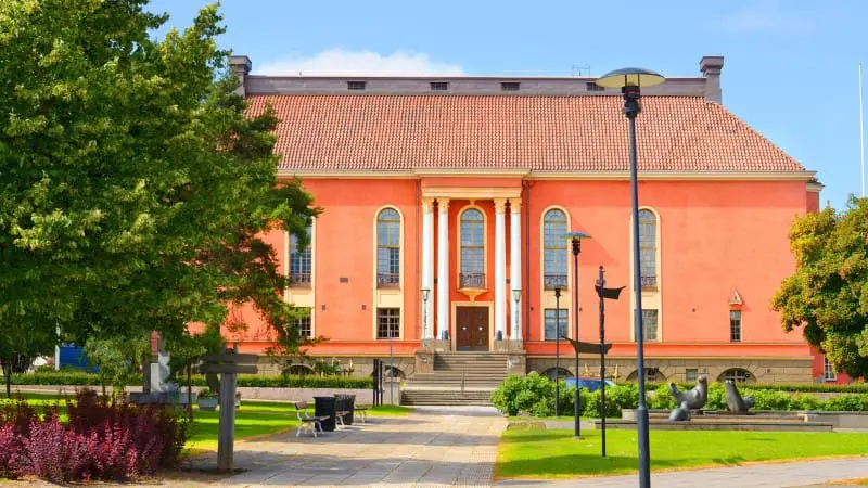 A pretty building with orange walls and white columns in Kokkola.