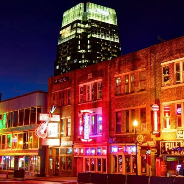19 fun activities in Nashville for adult couples to try.