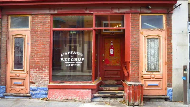 Entrance of L'Affaire Est Ketchup, a cozy restaurant in Quebec City.