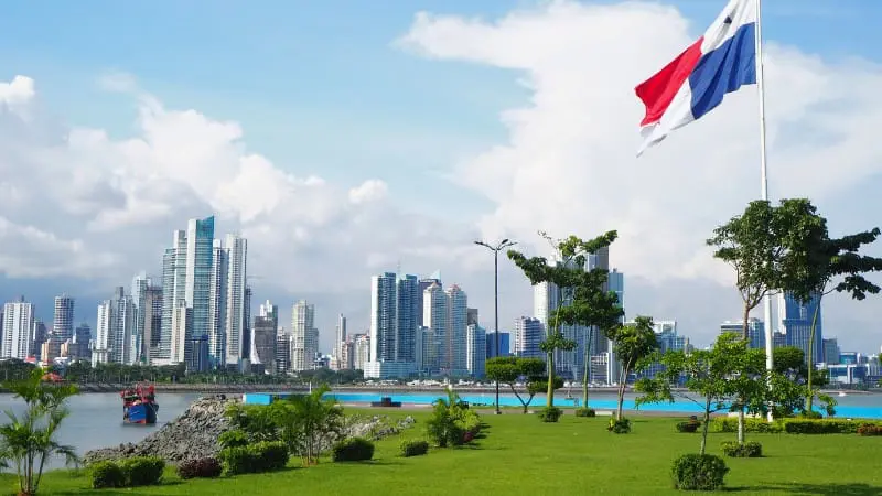 Things to do in Panama City Panama - Stroll along Cinta Costera.