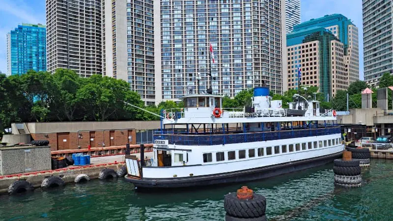 Take the ferry to Toronto Islands for a fun day trip with kids, full of outdoor activities.