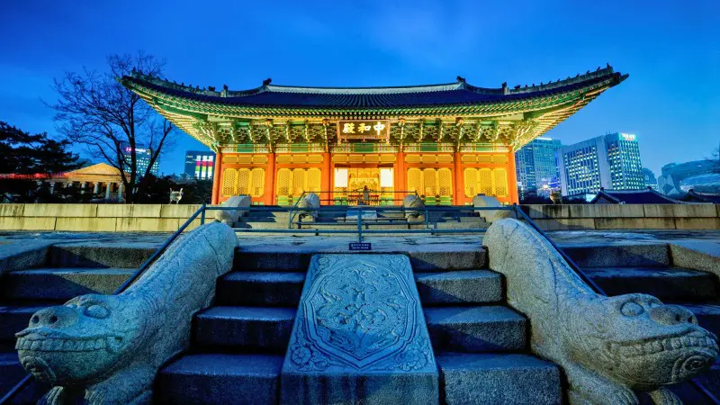 Deoksugung Palace blends traditional Korean and Western architecture.