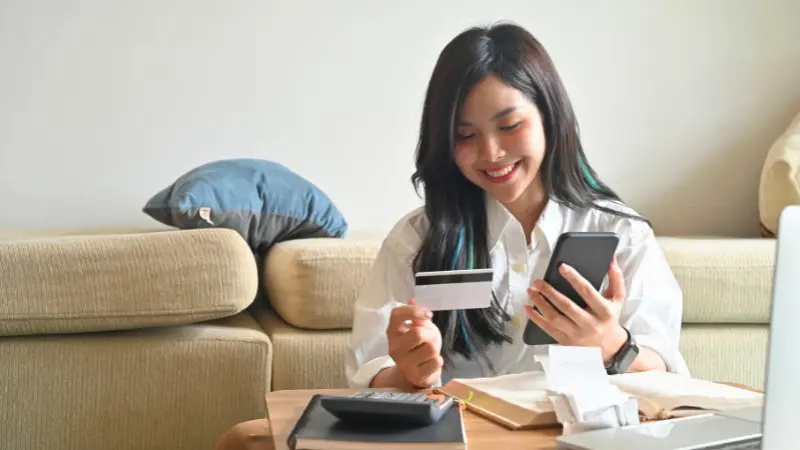 Track your credit card points easily using your phone's reward apps