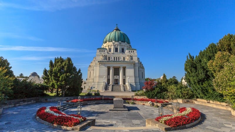 Central Cemetery Church, a majestic site for beginners to discover in Vienna.