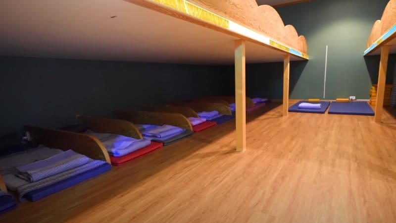 Cozy sleeping area in a Korean sauna with evenly spaced mats for relaxation.