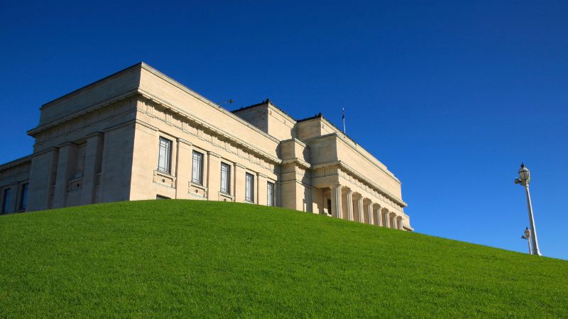 Auckland Museum on a hill, a cheap place to visit
